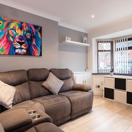 Refurbished Home, 8 Mins To Cc Belfast Exteriör bild