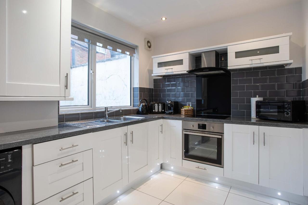 Refurbished Home, 8 Mins To Cc Belfast Exteriör bild