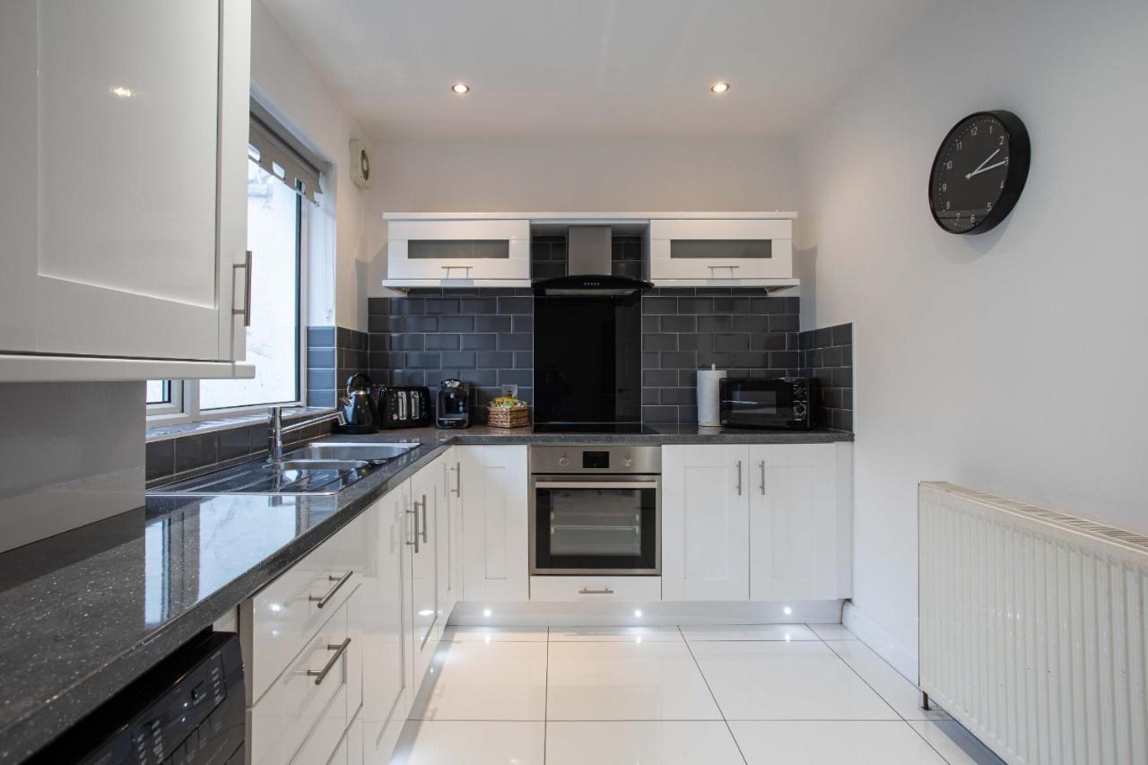 Refurbished Home, 8 Mins To Cc Belfast Exteriör bild