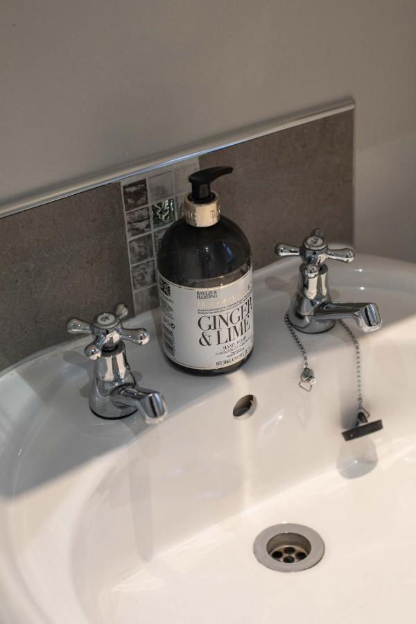 Refurbished Home, 8 Mins To Cc Belfast Exteriör bild